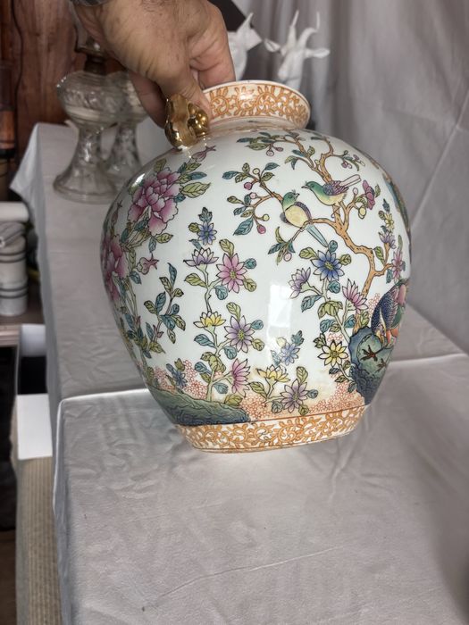 Marca Qianlong  Pote porcelana chinesa do Século XIX, com as armas Dom João V Marca Qianlong