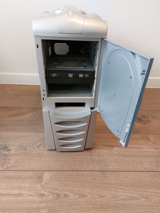 Komputer AMD FX4300 4x3,8Ghz, radeon R7 370 2GB ,8GBddr3,120GB SSD