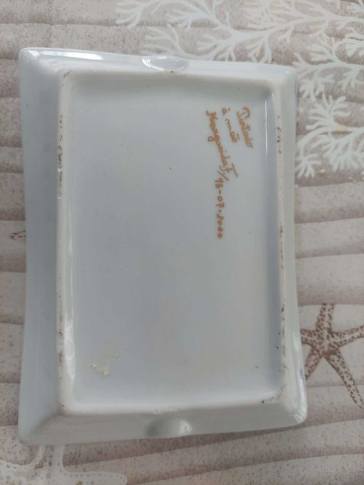 Vendo para desocupar. Cinzeiro pintado á mão. 6€