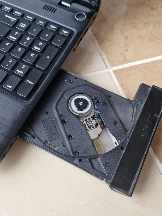 Laptop Samsung z wejściem DVD okazja