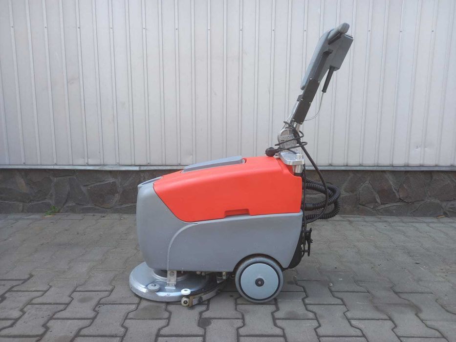 Profesjonalna szorowarka Hako Junior B 12