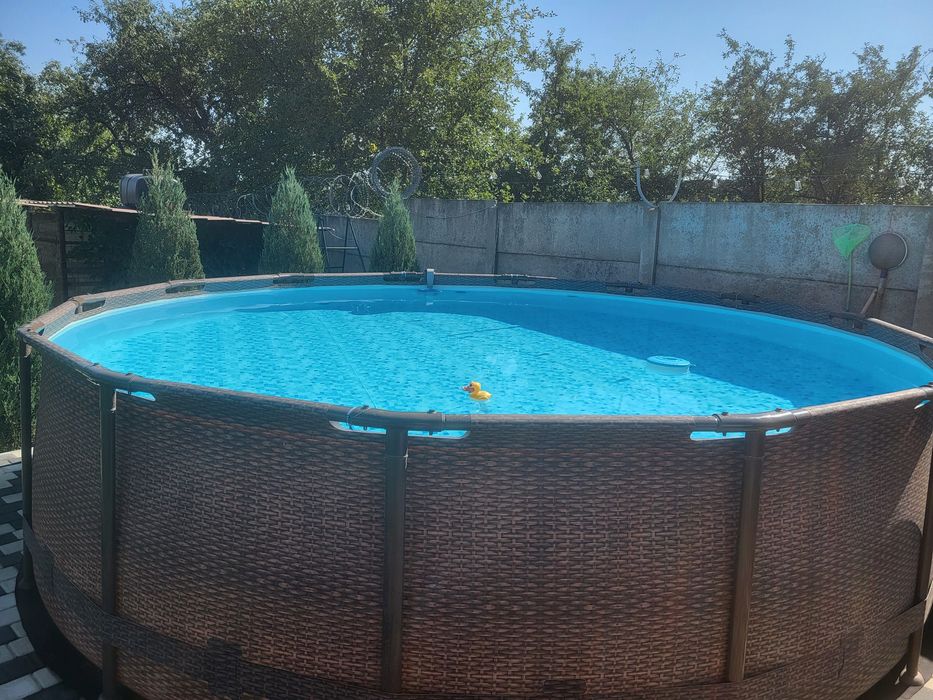 Басейн каркасний Bestway 427×107 і пісочний Фільтр Intex