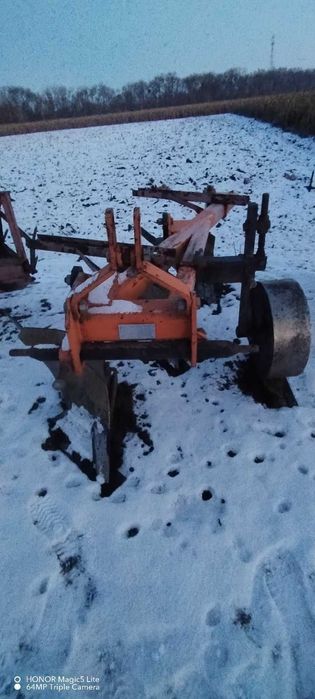 Плуг 3-х корпусний