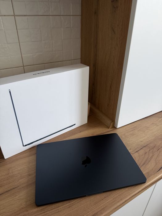 MacBook Air 15 m4, 16/256gb