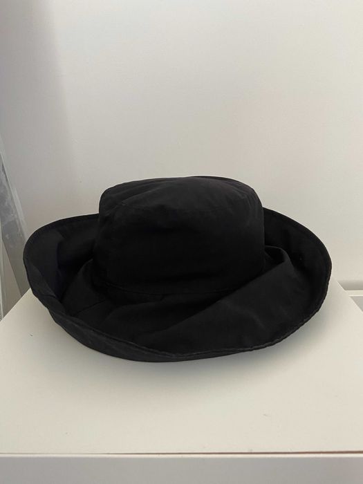 kapelusz damski czarny materiałowy z dużym rondem