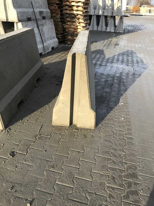 Bloki oporowe, bariera drogowa, zapora