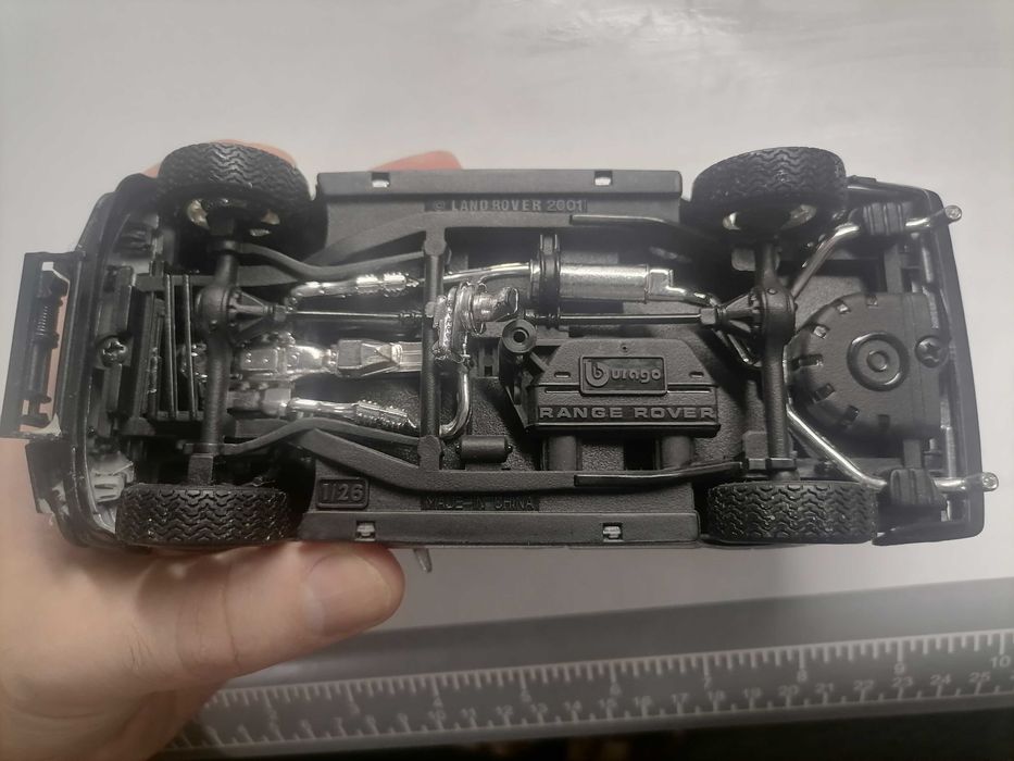 машинка Land Rover Range Rover 2001 1/26 Bburago