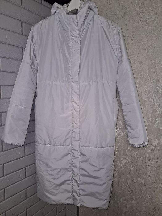 Продам пуховик білий