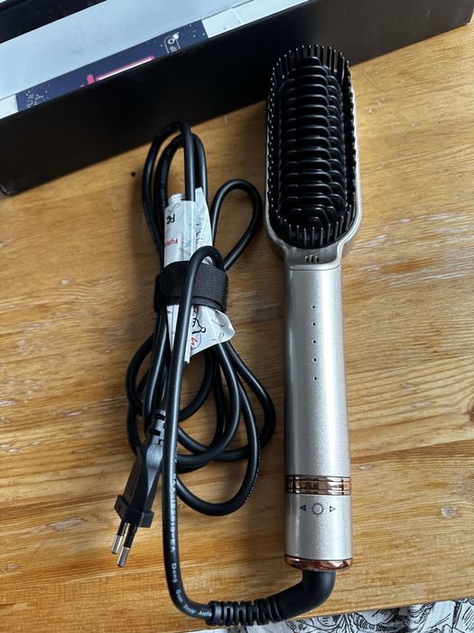 Prostownica do włosów , szczotka do stylizacji