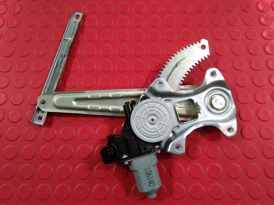 Motor Elevador Tras Dir - 827310V01B / 827201U600 - NISSAN JUKE (F15)