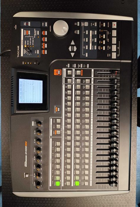 Mesa digital de gravação Tascam 2488 neo C/Nova
