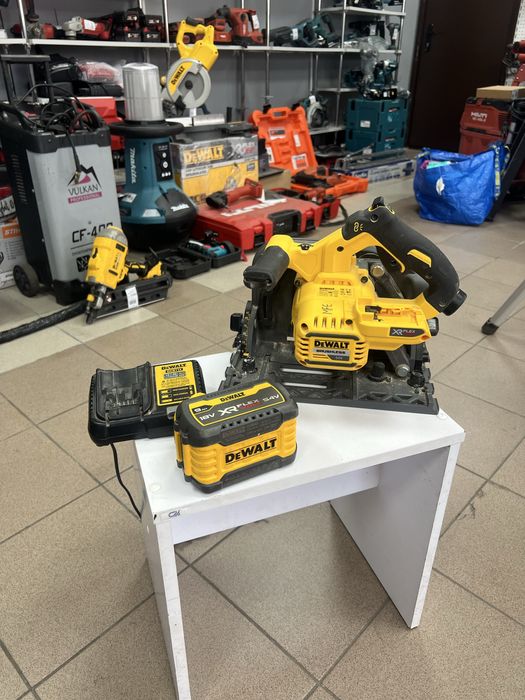 Пила дисковая погружная аккумуляторная DeWALT DCS520NT