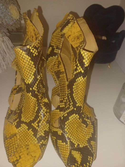 Sandálias da Ruika em pele