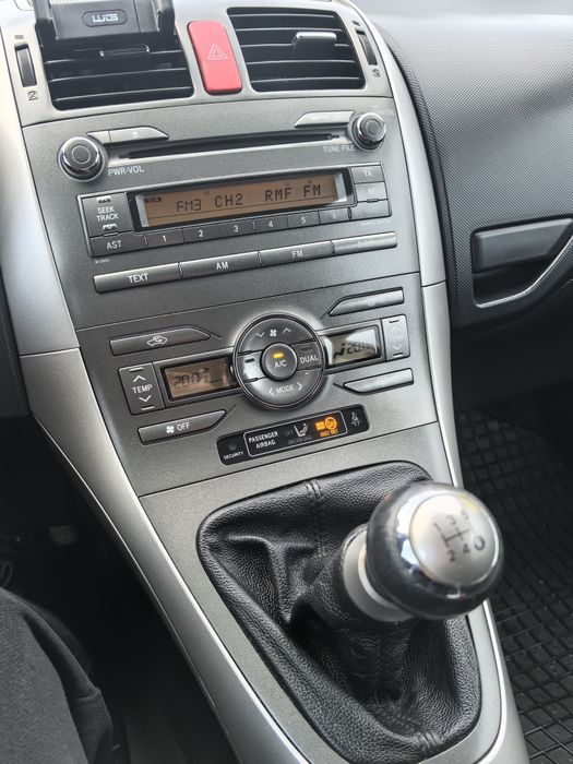 Sprzedam Toyotę Auris 1,6 b.
