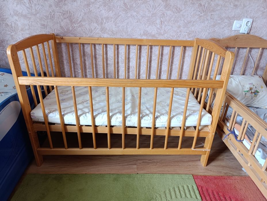 Ліжечко дитяче і коврик (+ матрас, маятниковий механізм)