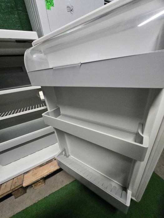 Lodówko-zamrażarka. Kawalerka.85/55 cm.128 l.Zamrażalnik 17 l.Gwar.