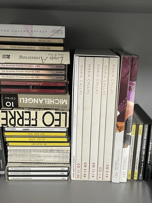 Colecao de Vinis e CDs e DVDs