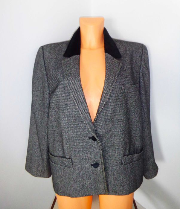 Wełniany żakiet z aksamitnym czarnym kołnierzem roz.14