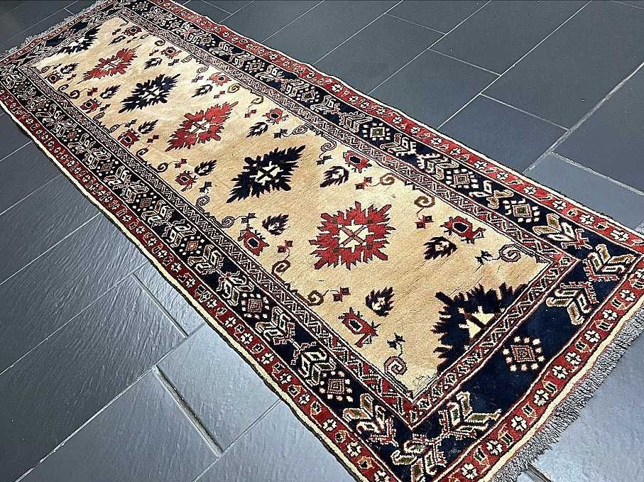 Tapete/Passadeira Oriental ZIEGLER, original do Paquistão, elaborado em lã sobre algodão, dimensões de 273cm x 86 cm