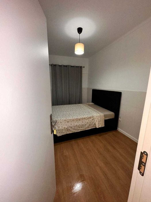 Quartos para arrendar,  zona calma e limpa.