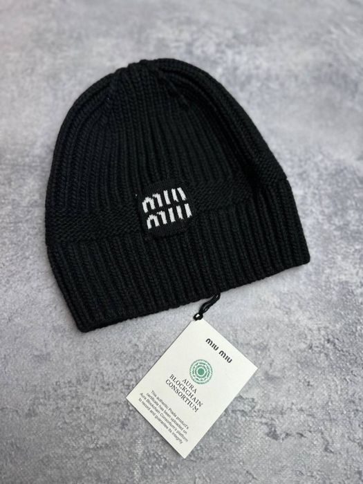 Шапка на зиму Miu miu та Louis Vuitton
