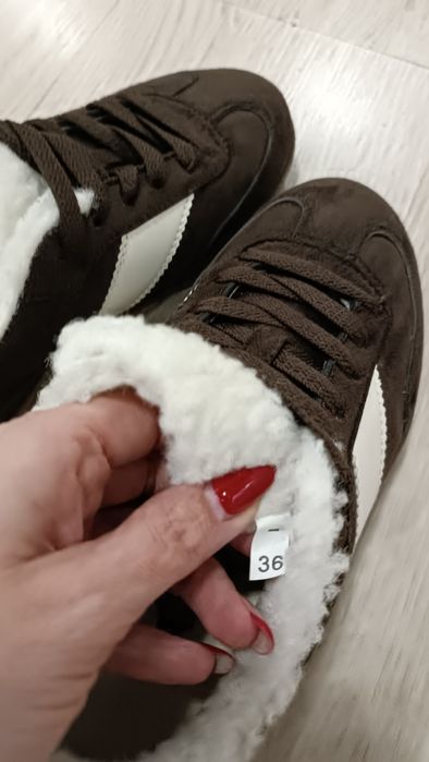 Нові кросівки,теплі