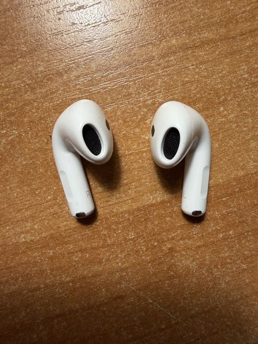Apple AirPods 4 ANC