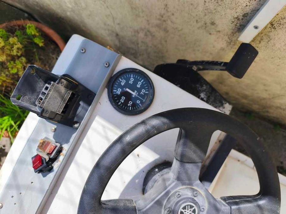 Consola artesanal para barco