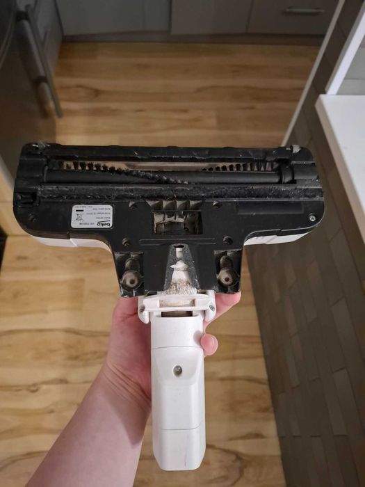 odkurzacz pionowy beko vrt71025vw + stojak na części uszkodzony