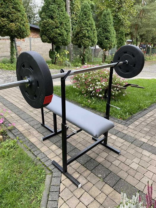 Mocna ławka do wyciskania ze stojakami