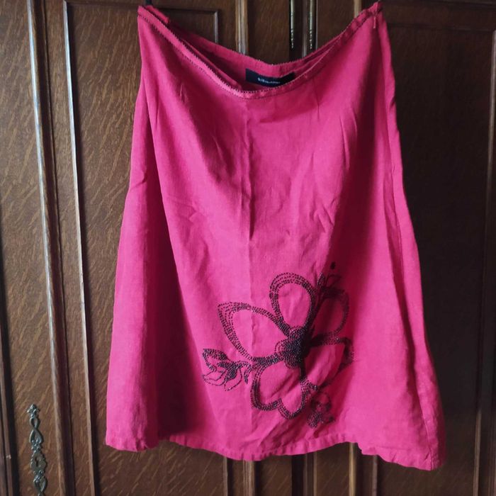 Spódnica czerwona z ozdobnym kwiatem E-vie
L / 40 / 12