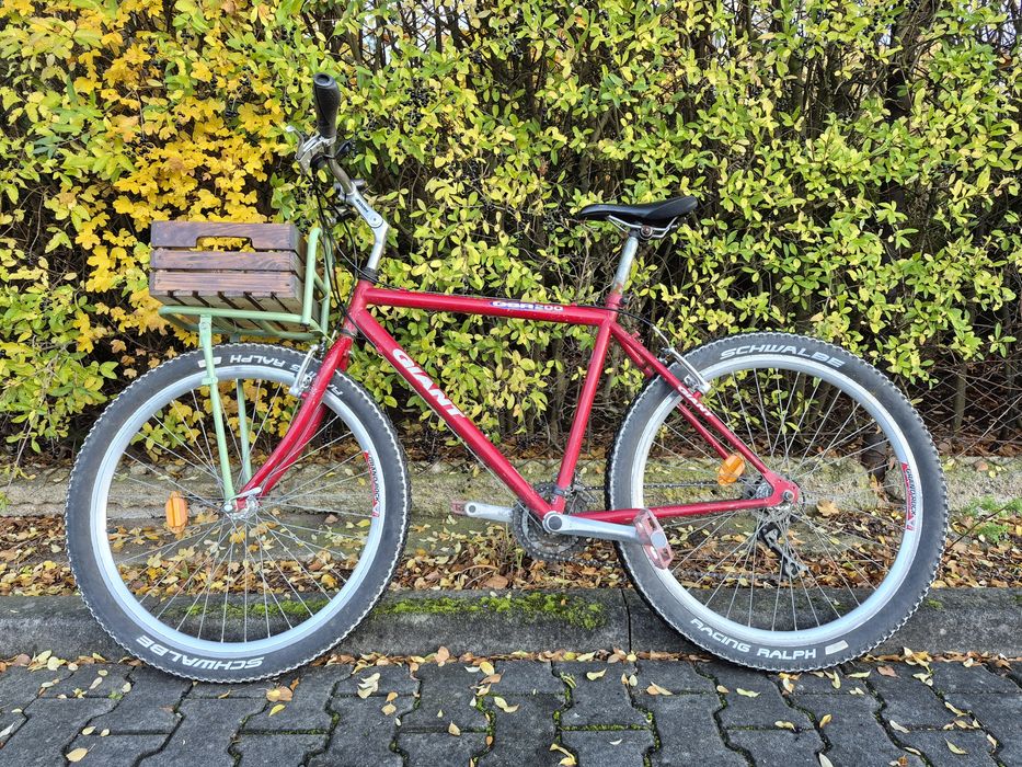 Retro commuter Giant. Drewniana skrzynka. Przedni bagażnik.