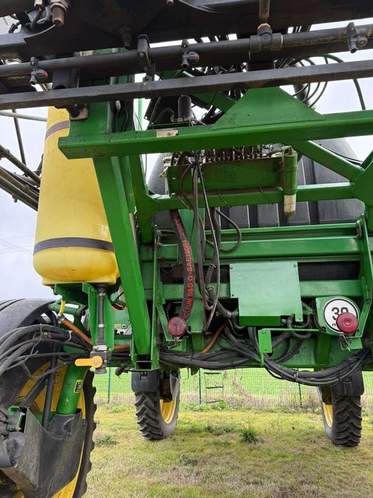 самохідний оприскувач John Deere 4730