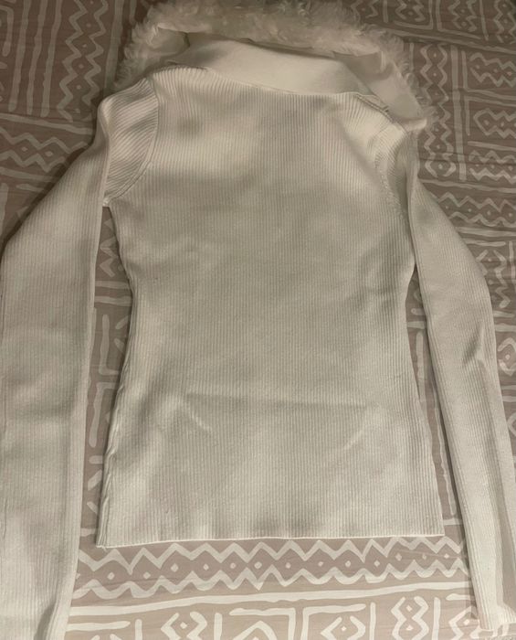 Blusa canelada com pêlo na gola removível NOVA