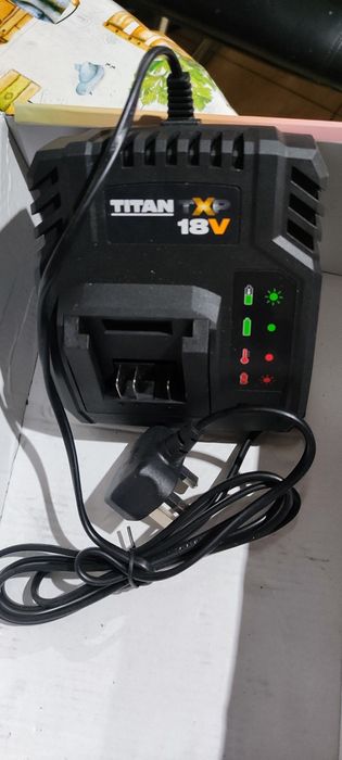 Ładowarka sieciowa Titan