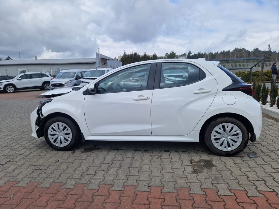 Toyota Yaris 1.0 MR`20 Comfort	72 KM 1 rej 2021 Odpala