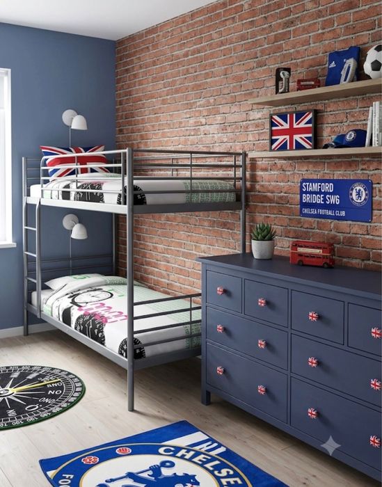 Cómoda modelo HEMNES do IKEA com 8 gavetas