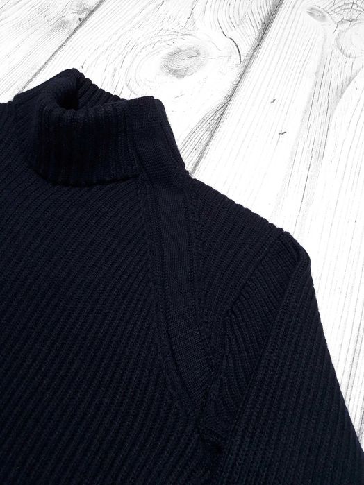 Кофта на заклепки Armani Collezioni гольф розмір S-M