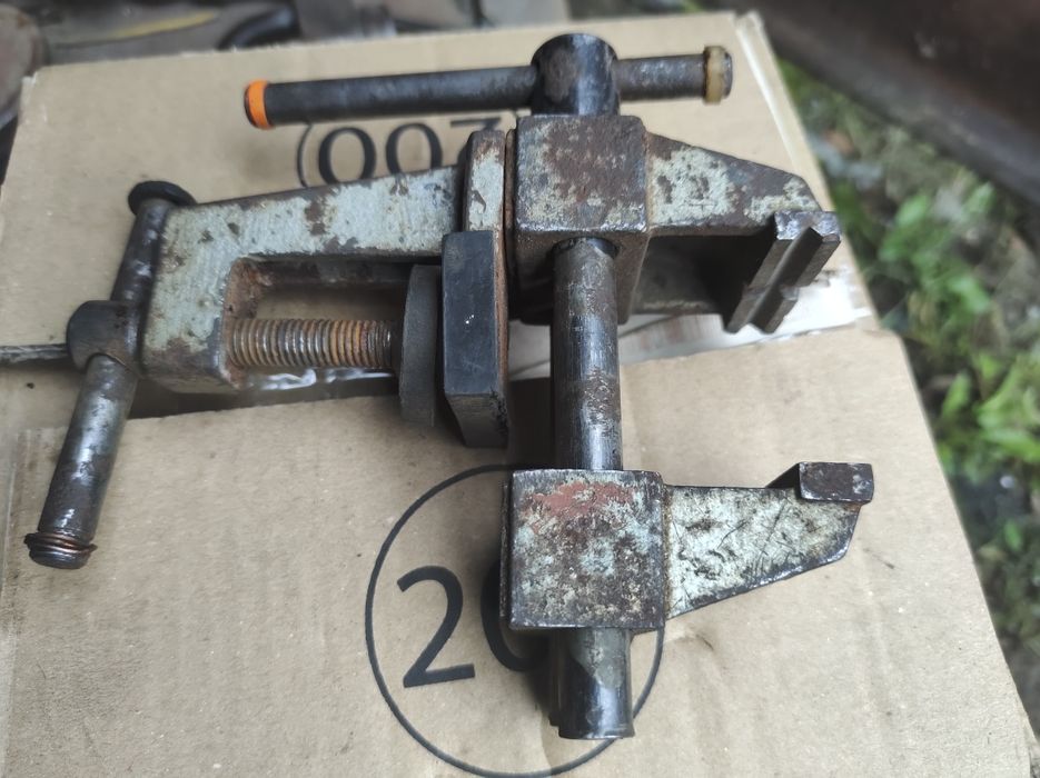 Продам советские тиски ТБУ- 63