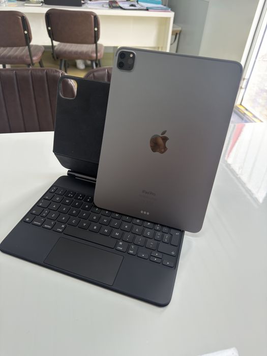 iPad Pro 11” M2 + Magic Keyboard + Apple Pencil 2a Geração | 600€