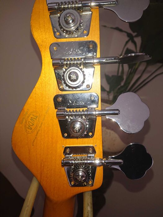 Gitara basowa vintage fretless