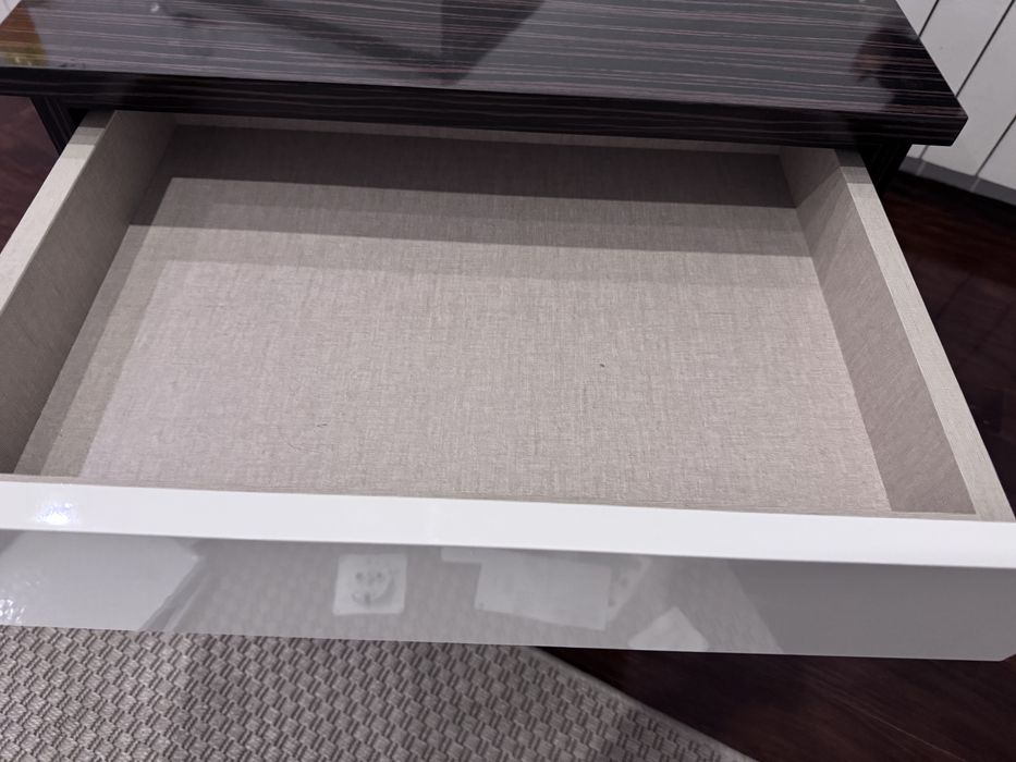 2 mesinhas cabeceira madeira (45€/cada)