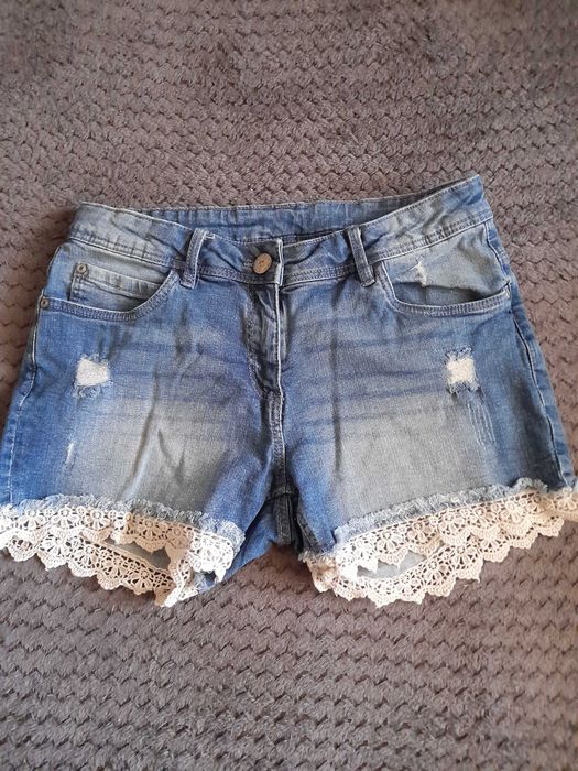 Spodenki szorty z koronką