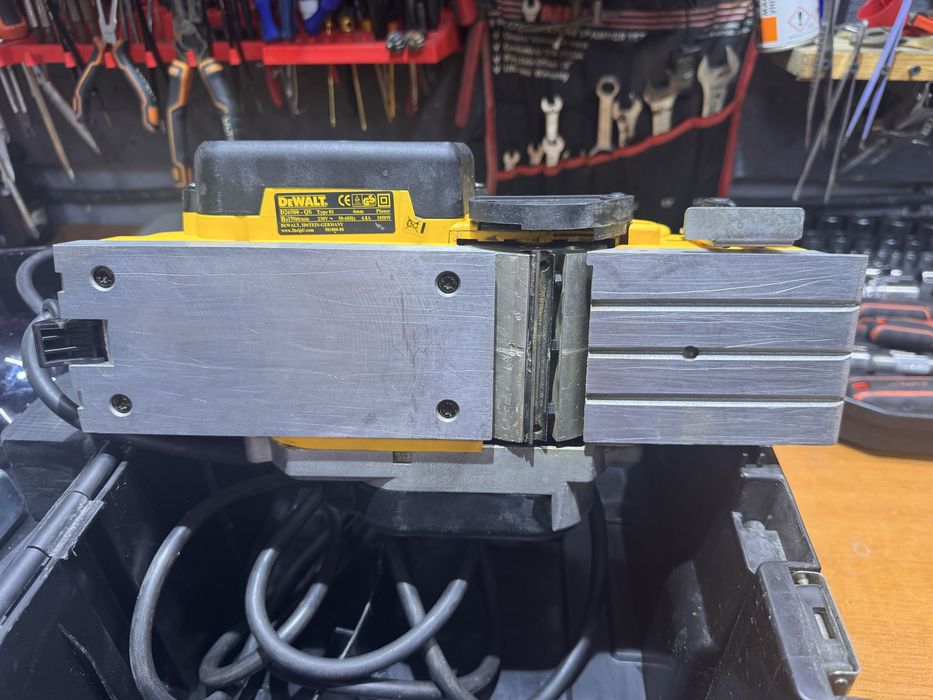 Рубанок профессиональный DeWalt D26500K (Германия) + кейс, упор и комплект
