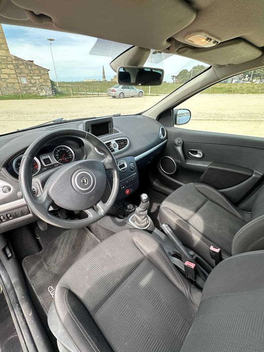 Renault Clio — fotografia 4
