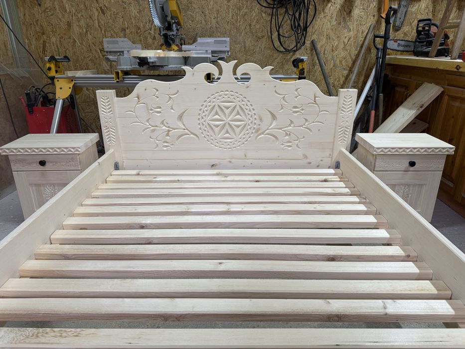 Łóżko drewniane  góralskie rzeźbione