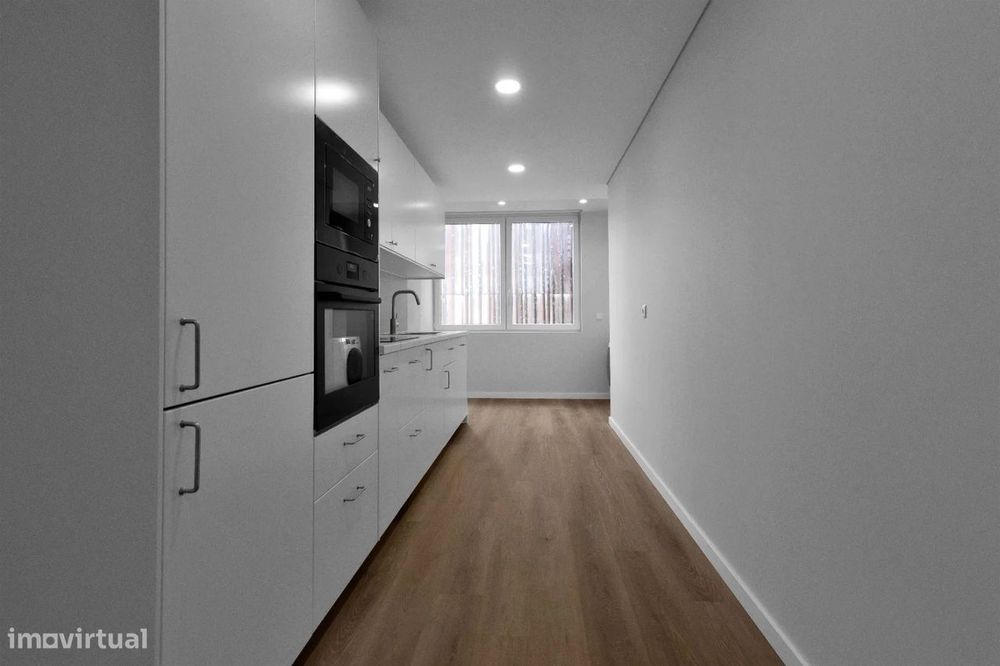 T2+1 totalmente remodelado no centro de Gaia — escola à porta, metro a