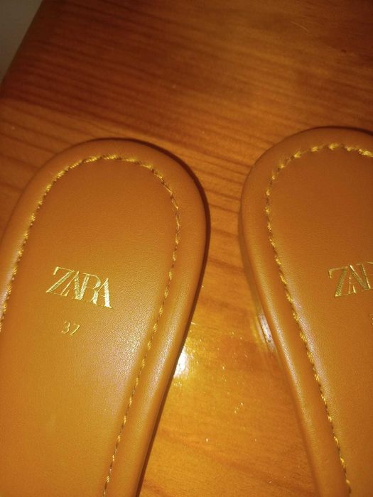 Chinelas da Zara