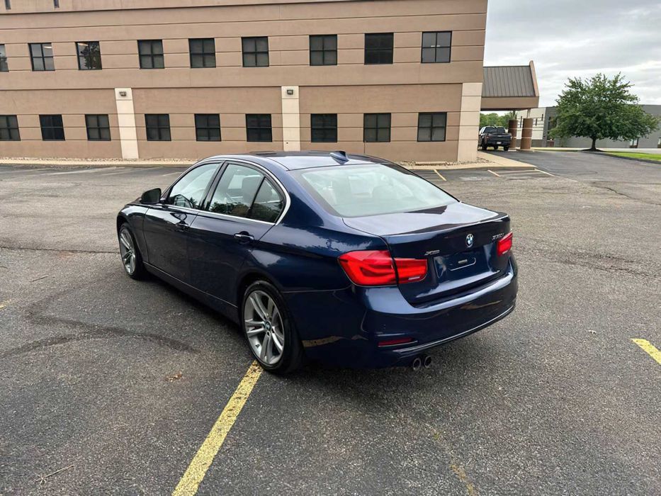 BMW 3 Series 330i xDrive      2017