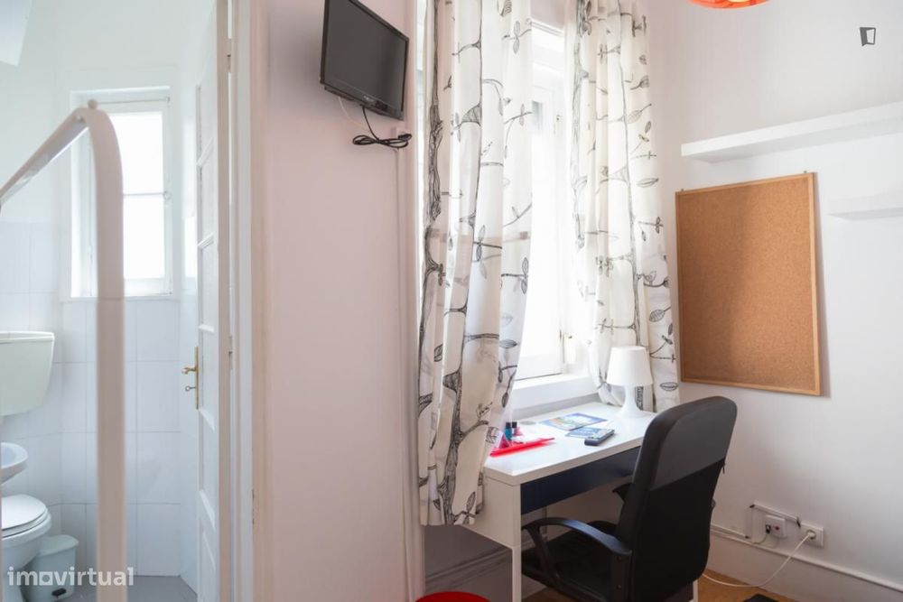 Quarto - localizado em Alameda Lisbon
